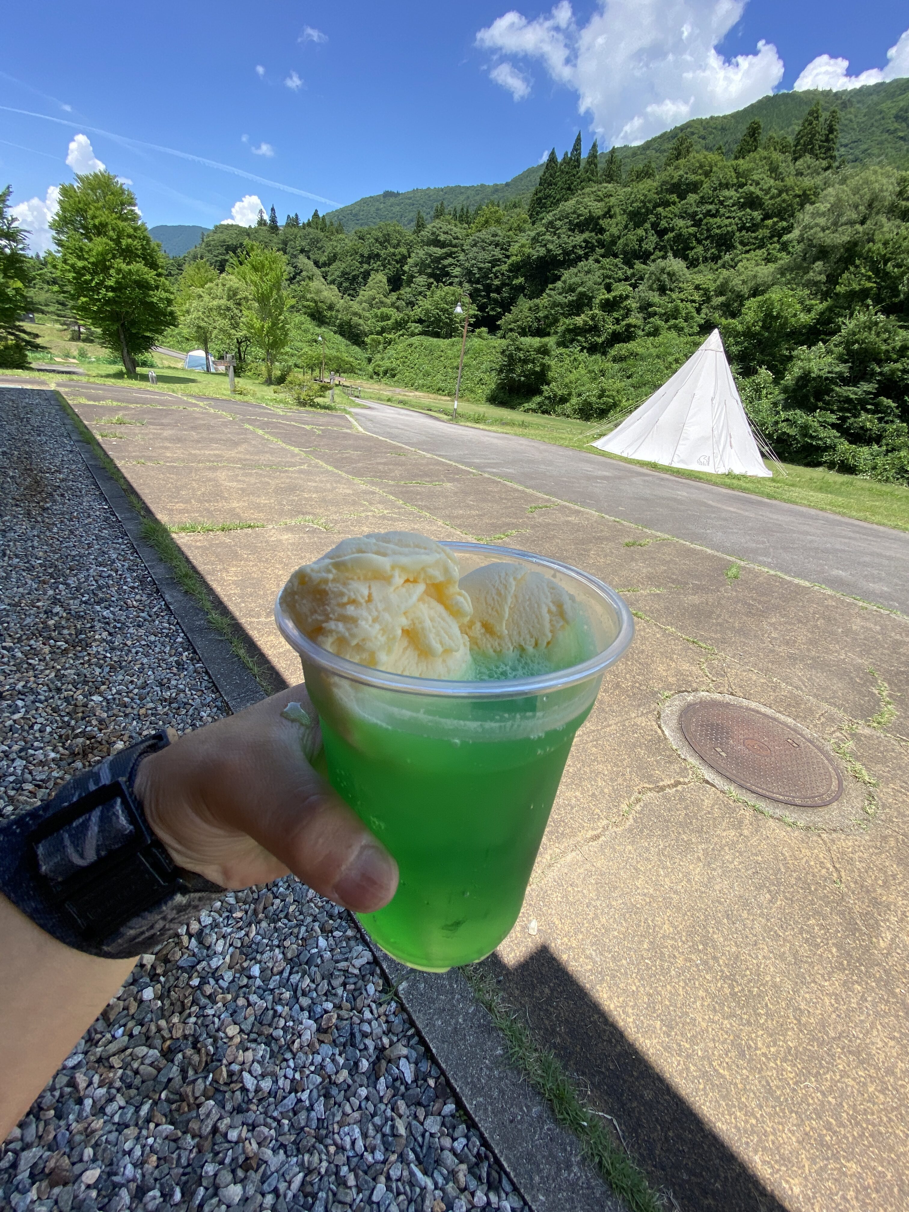 自販機に強炭酸 – ひらせ温泉キャンプサイト